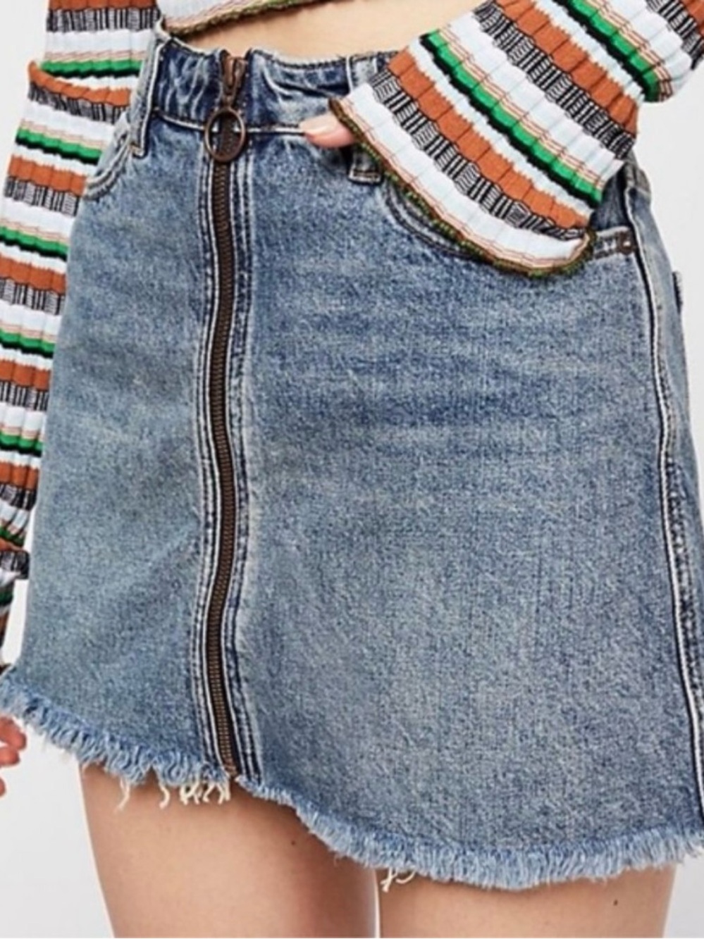 Free People We The Free Blue Frayed Raw Hem Zip It Up Denim Mini Skirt Size 29